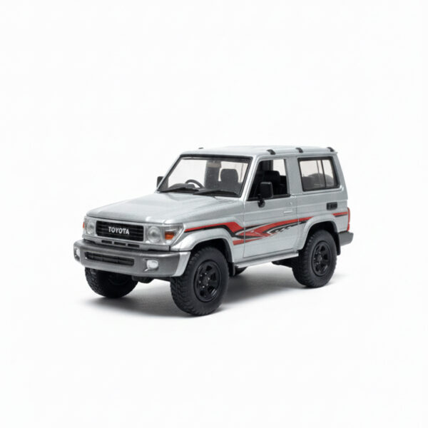 Para 64 2014 Toyota Land Cruiser LC 71 Silver Metallic with Graphics